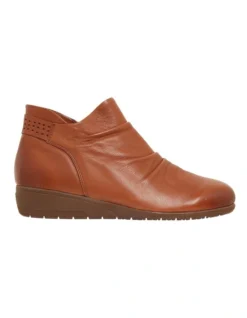 Fairway Tan Glove Boots
