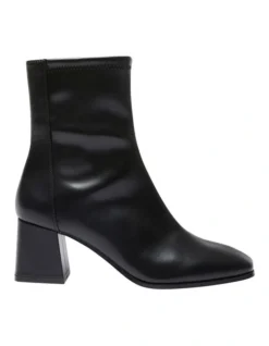 Hampton Boots In Black Stretch